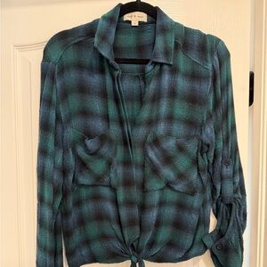 Cloth and Stone Green and Black Plaid Tie-Front Shirt